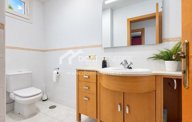 Maison de ville Roque del Conde: salle de bains – maison de ville à vendre à Roque del Conde, Tenerife
