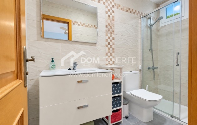 Maison de ville Roque del Conde: salle de bains – maison de ville à vendre à Roque del Conde, Tenerife