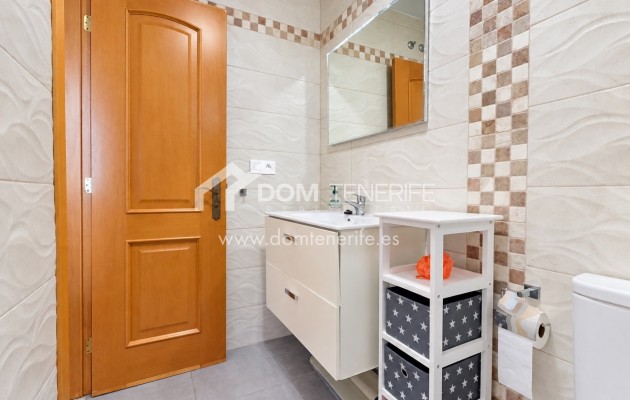 Maison de ville Roque del Conde: salle de bains – maison de ville à vendre à Roque del Conde, Tenerife