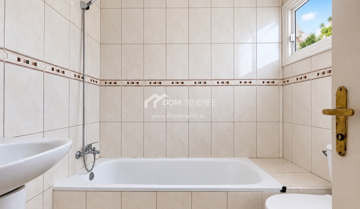 Apartment Golf del Sur: bathroom – apartment for sale in Golf del Sur, Tenerife