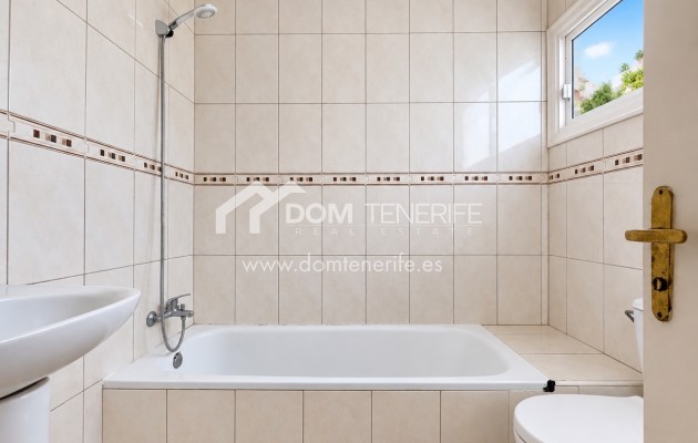Apartment Golf del Sur: bathroom – apartment for sale in Golf del Sur, Tenerife