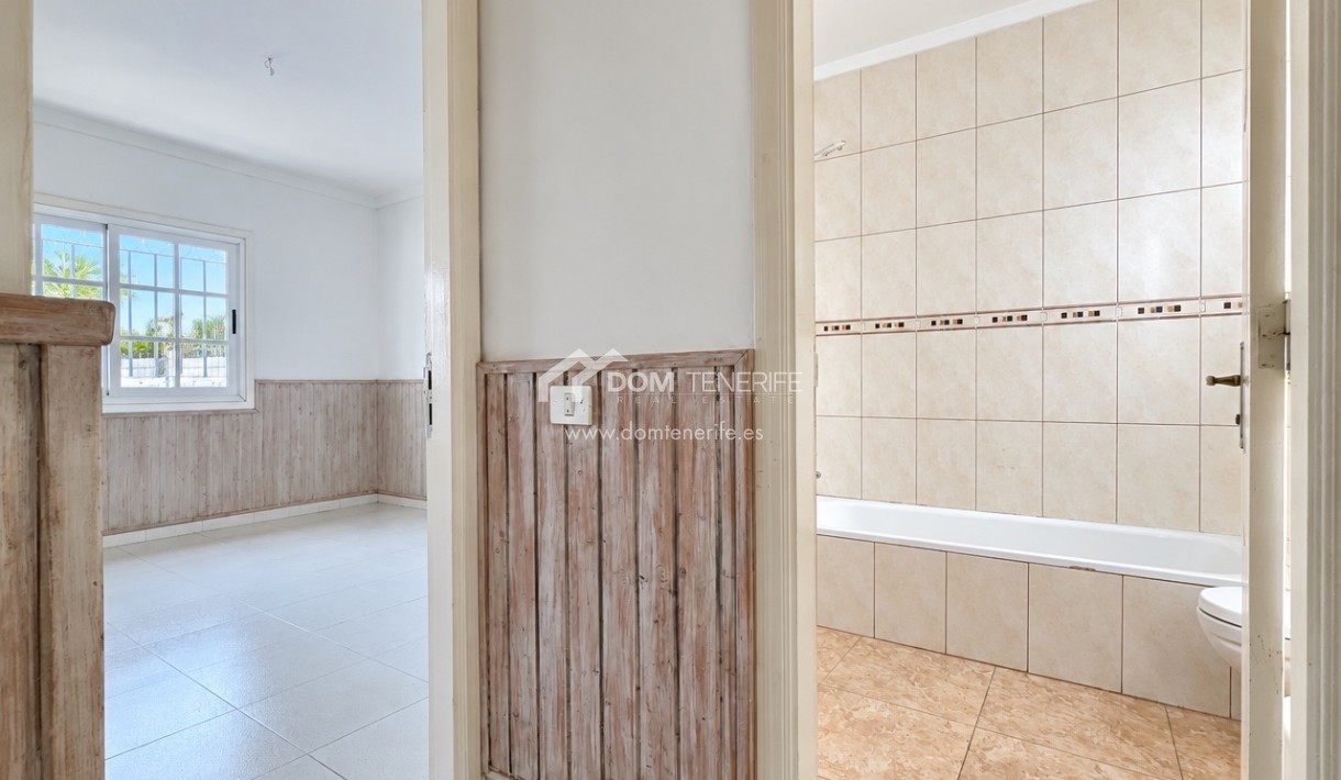 Apartment Golf del Sur: bathroom – apartment for sale in Golf del Sur, Tenerife