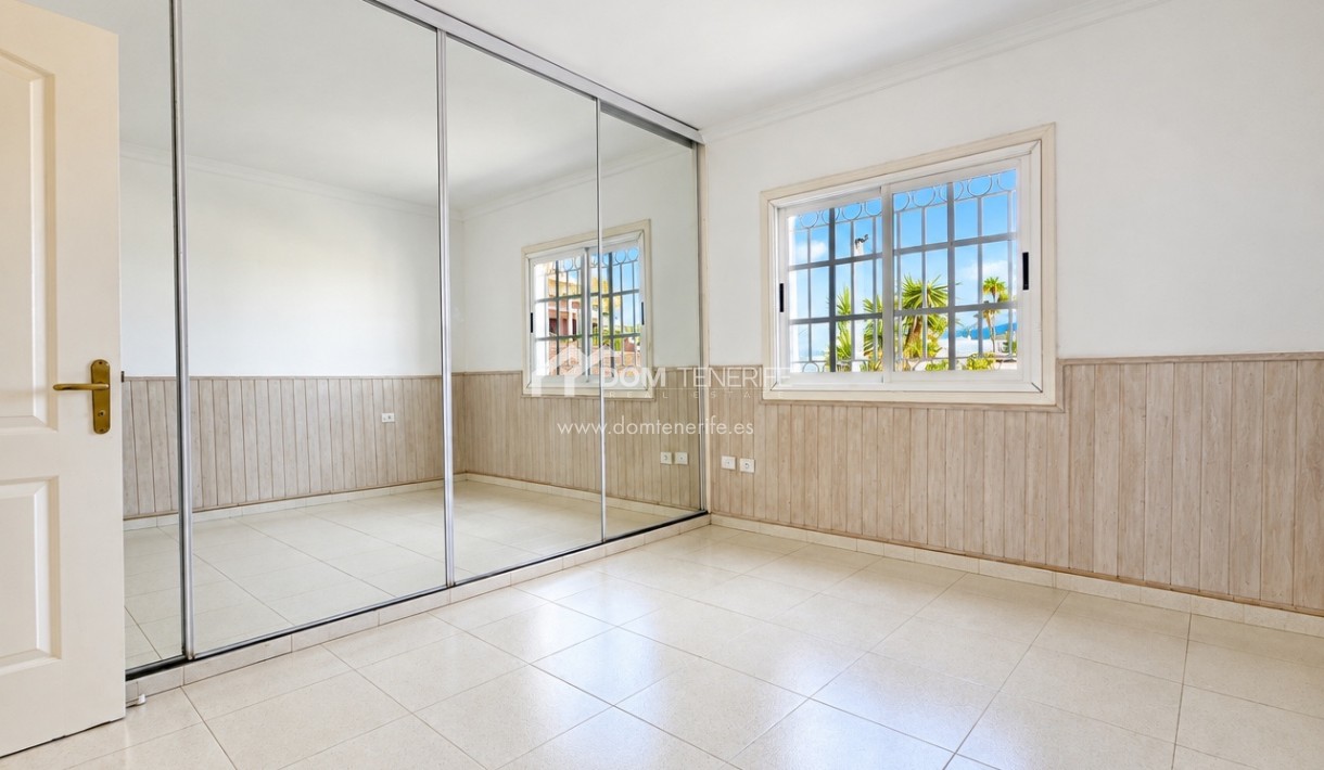 Apartment Golf del Sur: bathroom – apartment for sale in Golf del Sur, Tenerife