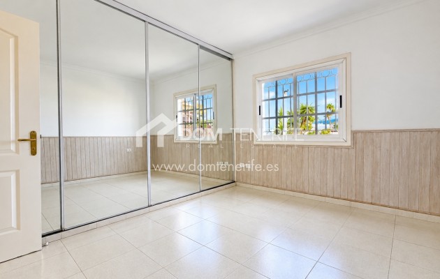 Apartment Golf del Sur: bathroom – apartment for sale in Golf del Sur, Tenerife