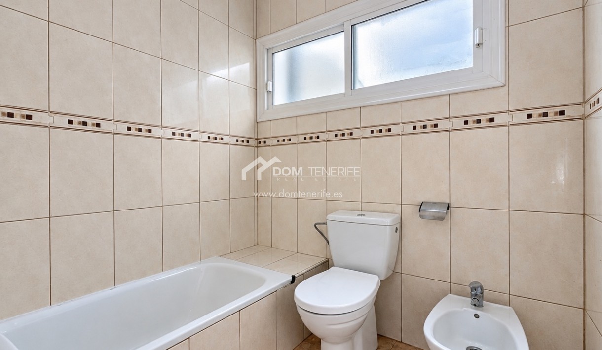 Apartment Golf del Sur: bathroom – apartment for sale in Golf del Sur, Tenerife