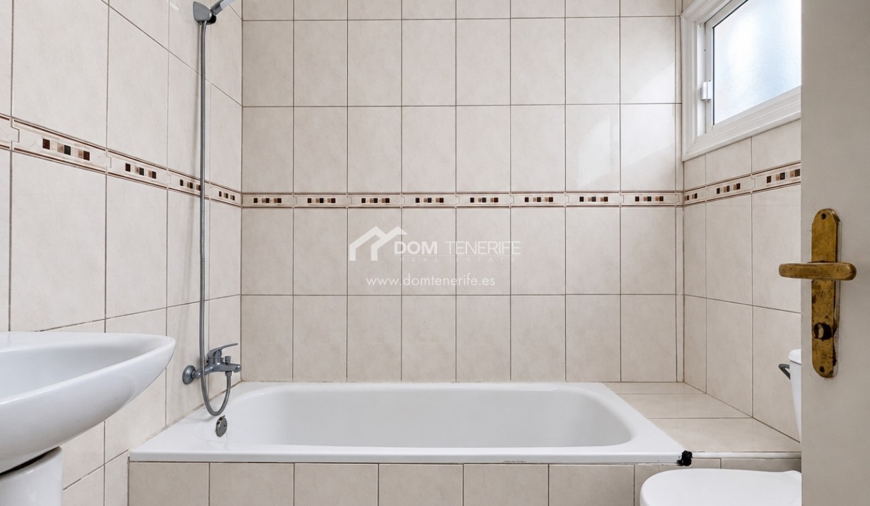 Apartment Golf del Sur: bathroom – apartment for sale in Golf del Sur, Tenerife
