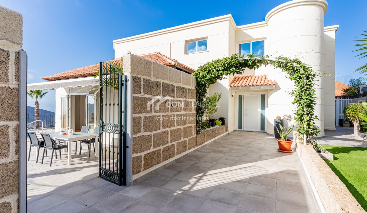 Villa Chayofa: exterior de la vivienda – villa en venta en Chayofa, Tenerife
