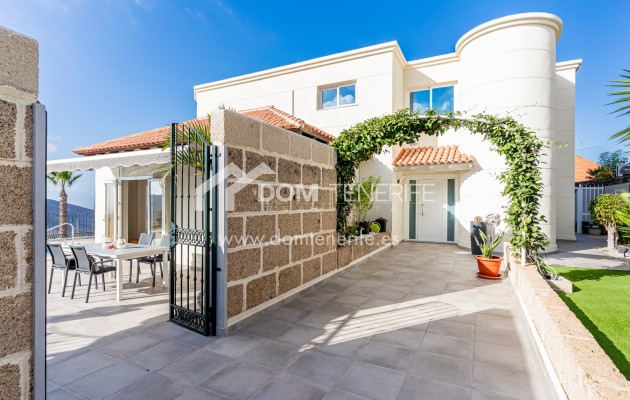 Villa Chayofa: exterior de la vivienda – villa en venta en Chayofa, Tenerife