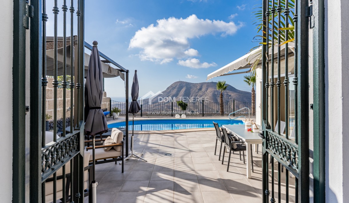 Villa Chayofa: terraza – villa en venta en Chayofa, Tenerife
