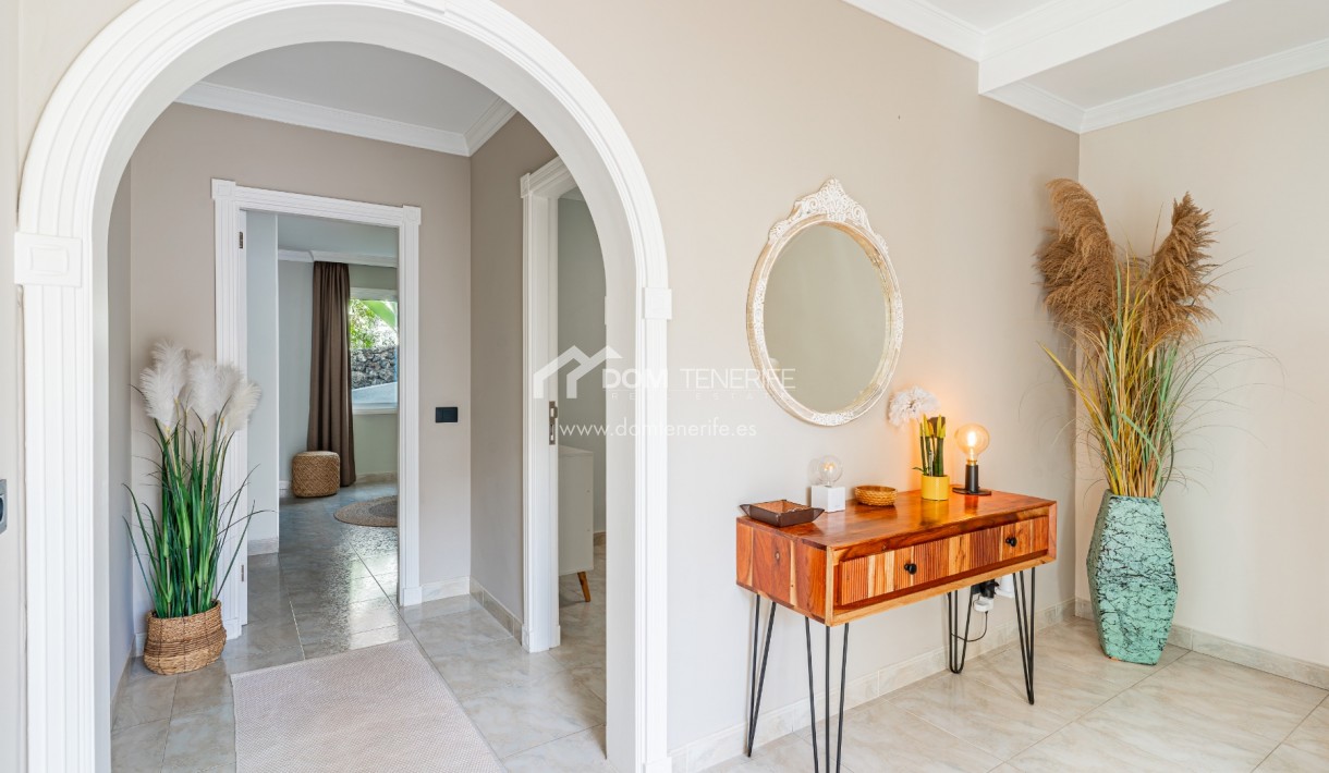 Villa Chayofa: distribuidor – villa en venta en Chayofa, Tenerife