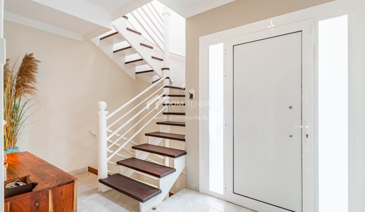 Villa Chayofa: distribuidor – villa en venta en Chayofa, Tenerife