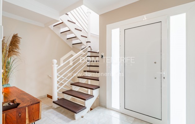 Villa Chayofa: distribuidor – villa en venta en Chayofa, Tenerife