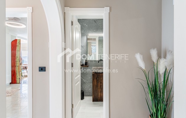 Villa Chayofa: distribuidor – villa en venta en Chayofa, Tenerife
