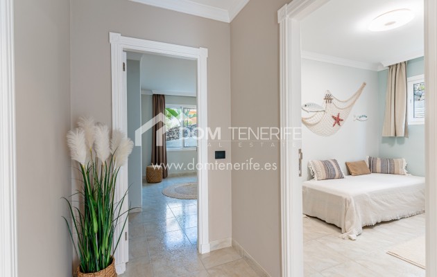 Villa Chayofa: distribuidor – villa en venta en Chayofa, Tenerife