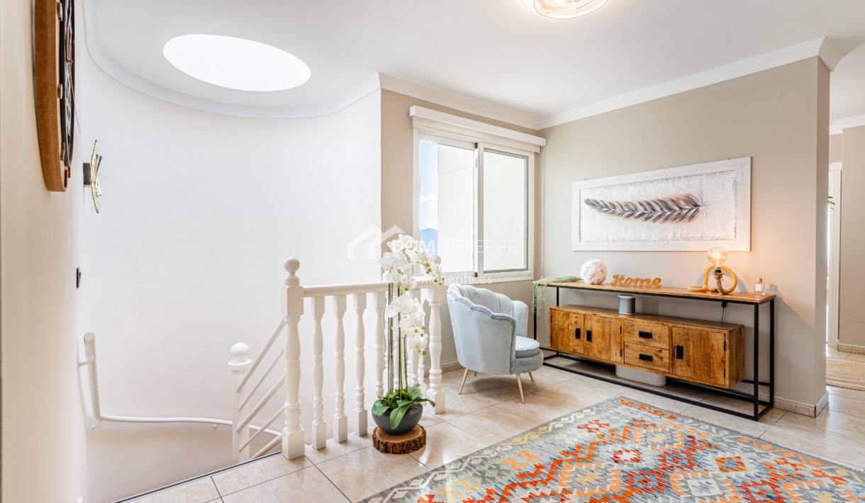 Villa Chayofa: distribuidor – villa en venta en Chayofa, Tenerife