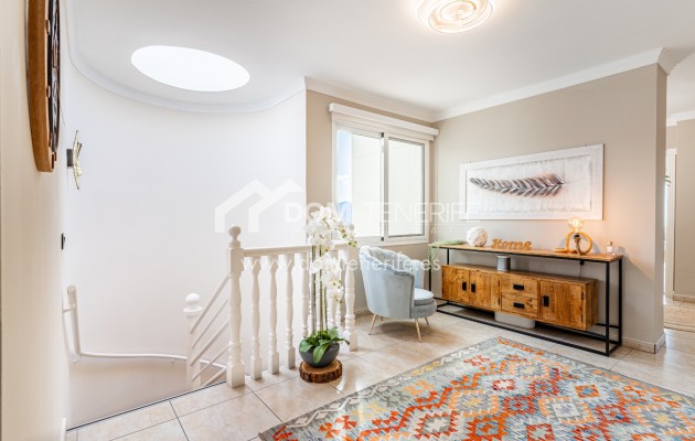 Villa Chayofa: distribuidor – villa en venta en Chayofa, Tenerife