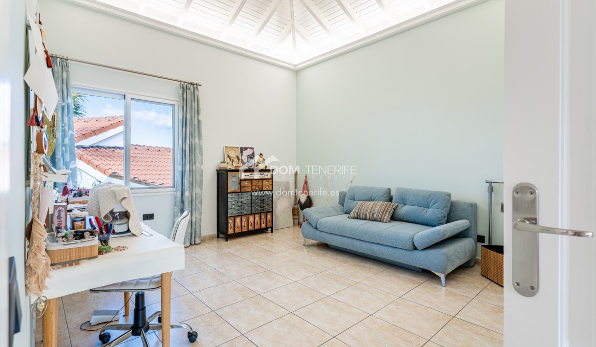 Villa Chayofa: salón – villa en venta en Chayofa, Tenerife