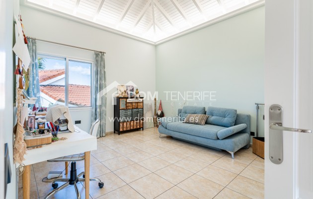 Villa Chayofa: salón – villa en venta en Chayofa, Tenerife