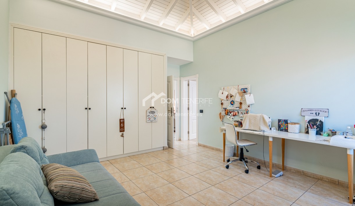 Villa Chayofa: distribuidor – villa en venta en Chayofa, Tenerife