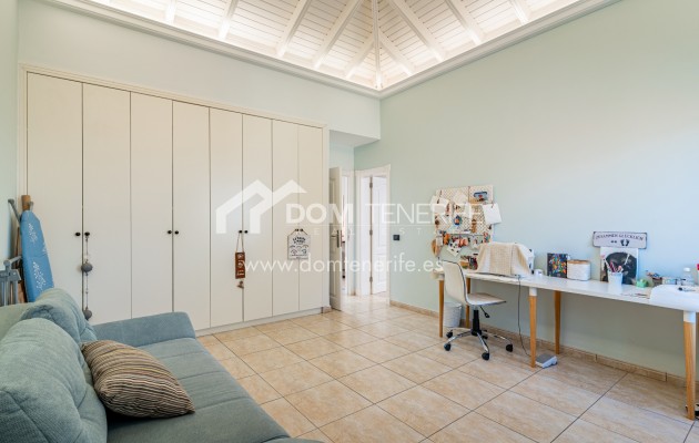 Villa Chayofa: distribuidor – villa en venta en Chayofa, Tenerife