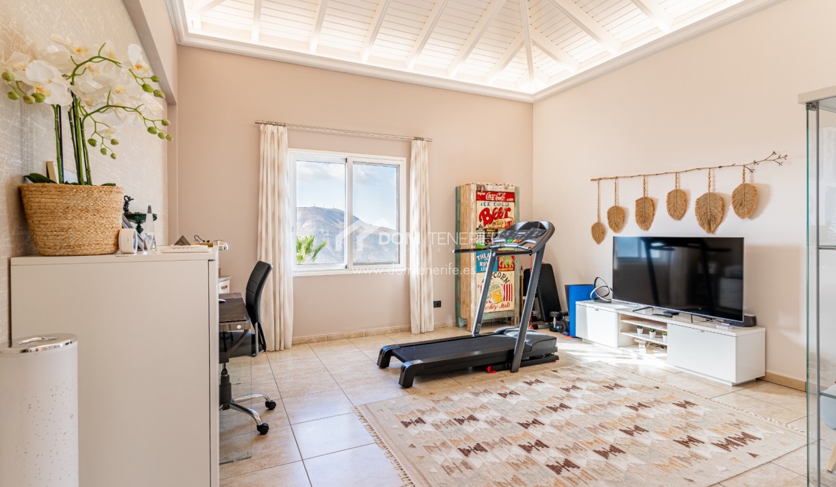 Villa Chayofa: salón – villa en venta en Chayofa, Tenerife
