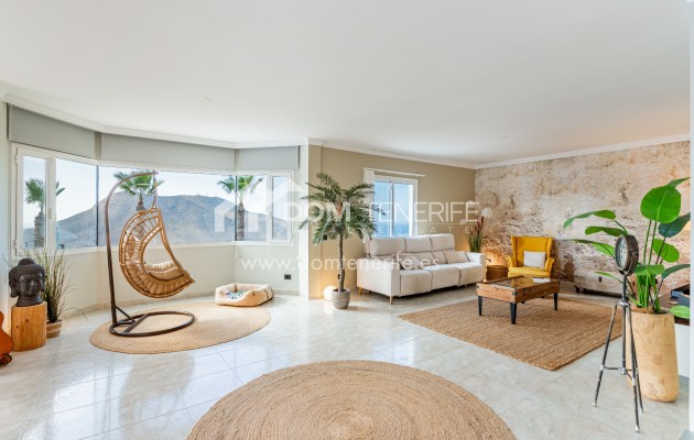 Villa Chayofa: salón – villa en venta en Chayofa, Tenerife
