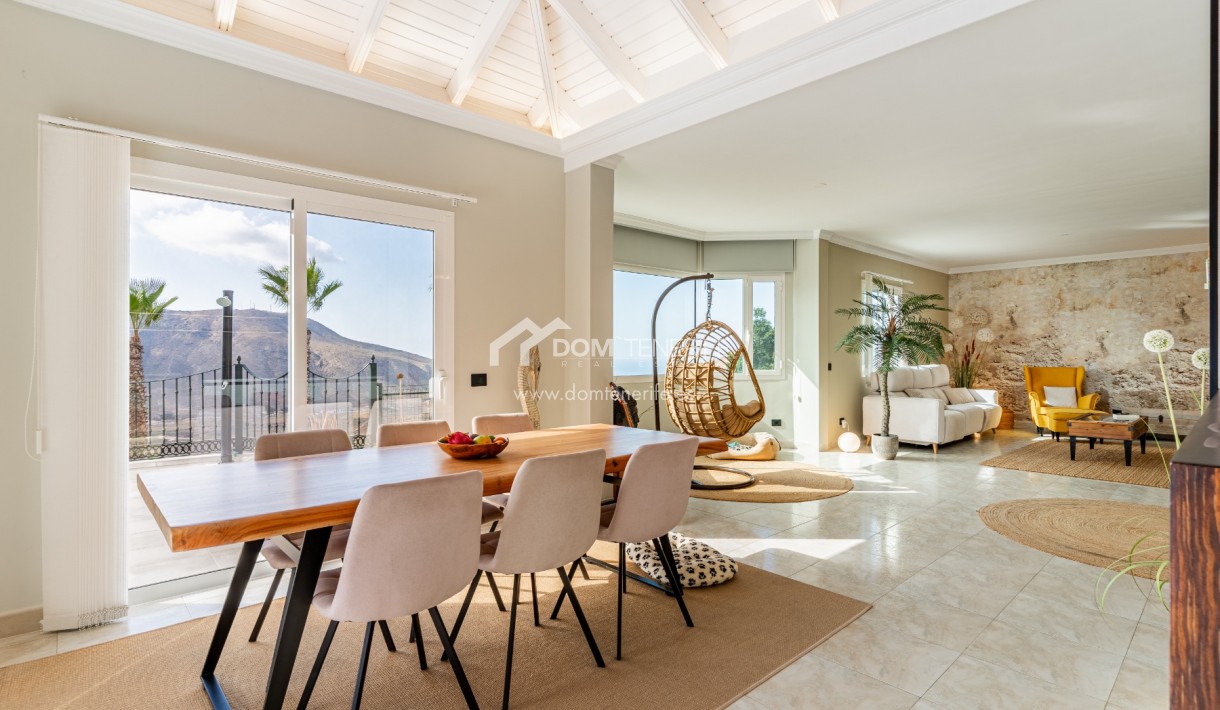 Villa Chayofa: terraza – villa en venta en Chayofa, Tenerife