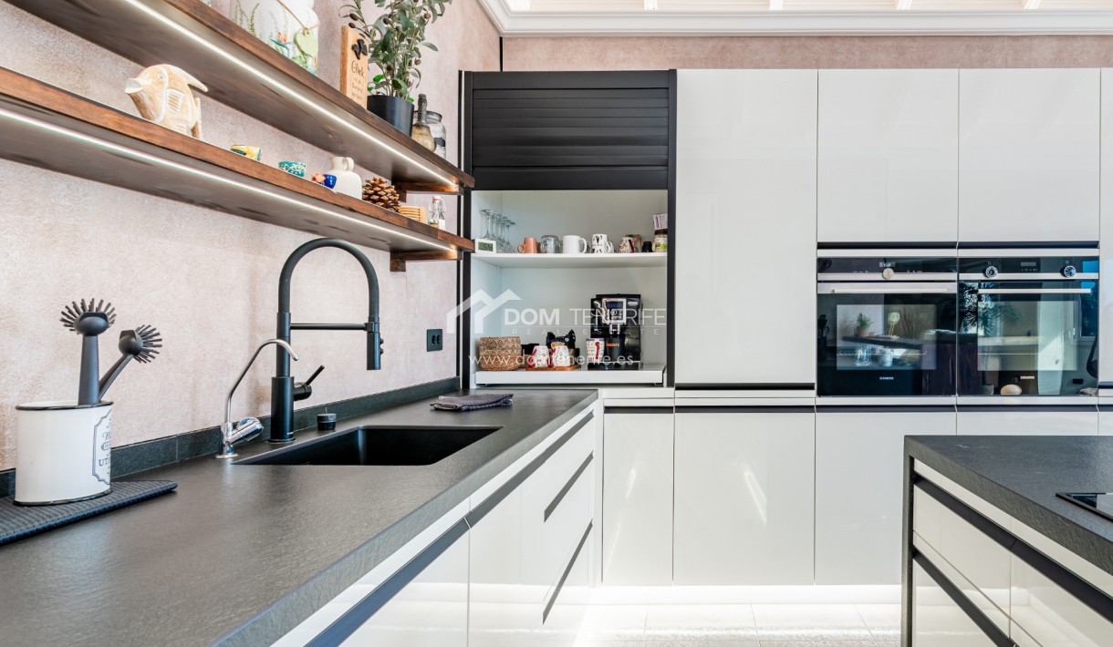 Villa Chayofa: cocina – villa en venta en Chayofa, Tenerife