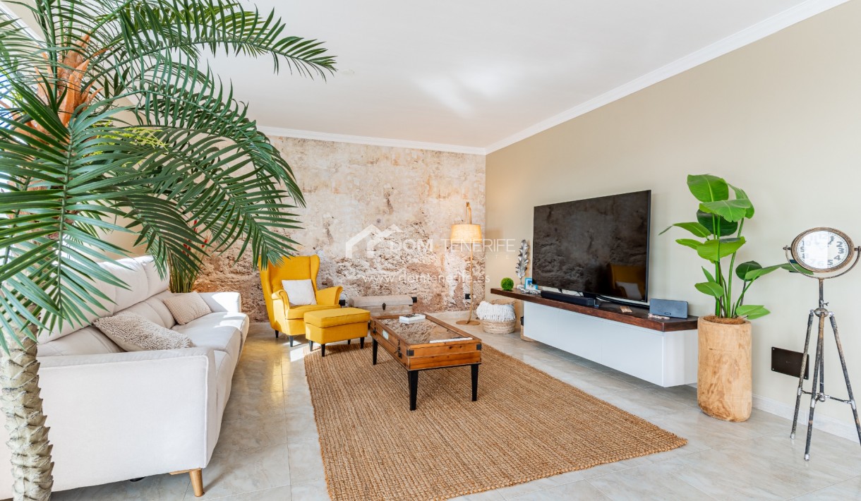 Villa Chayofa: salón – villa en venta en Chayofa, Tenerife