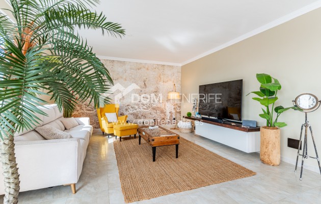 Villa Chayofa: salón – villa en venta en Chayofa, Tenerife