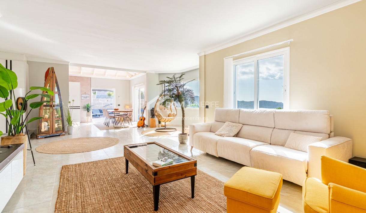 Villa Chayofa: salón – villa en venta en Chayofa, Tenerife