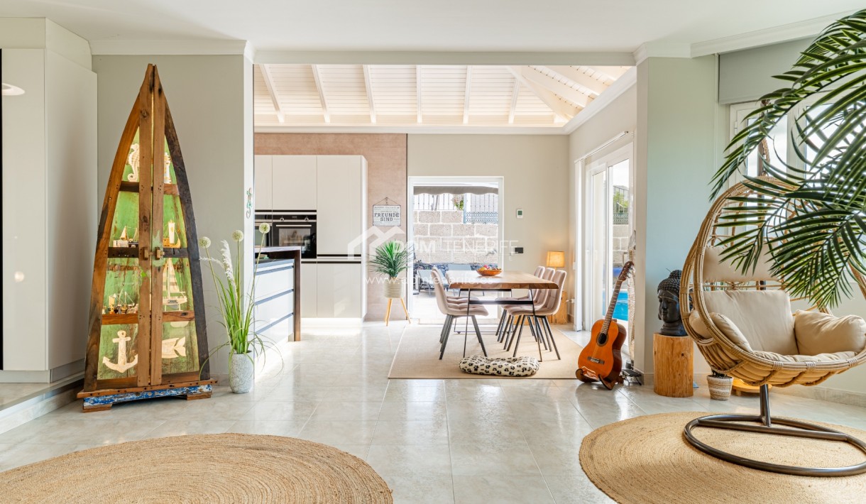 Villa Chayofa: distribuidor – villa en venta en Chayofa, Tenerife