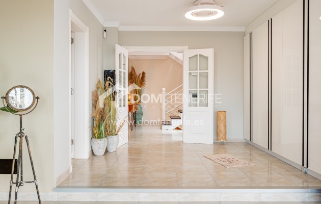 Villa Chayofa: distribuidor – villa en venta en Chayofa, Tenerife