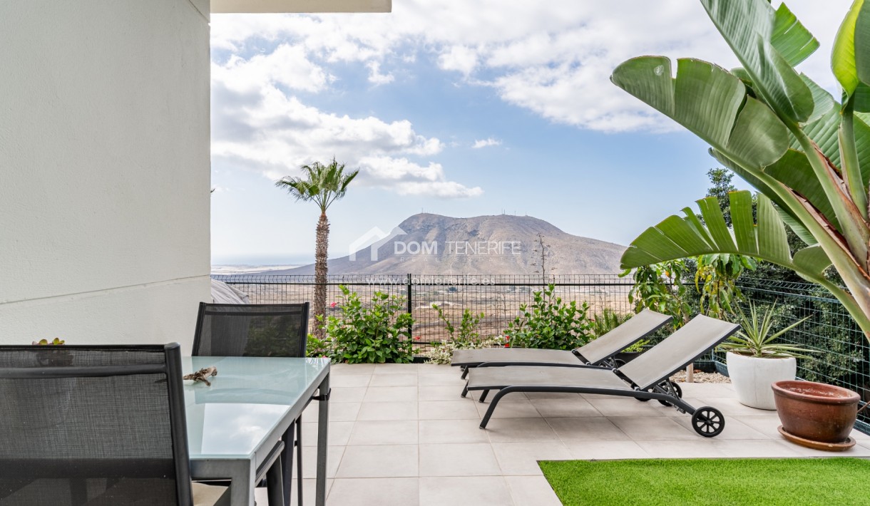 Villa Chayofa: terraza – villa en venta en Chayofa, Tenerife