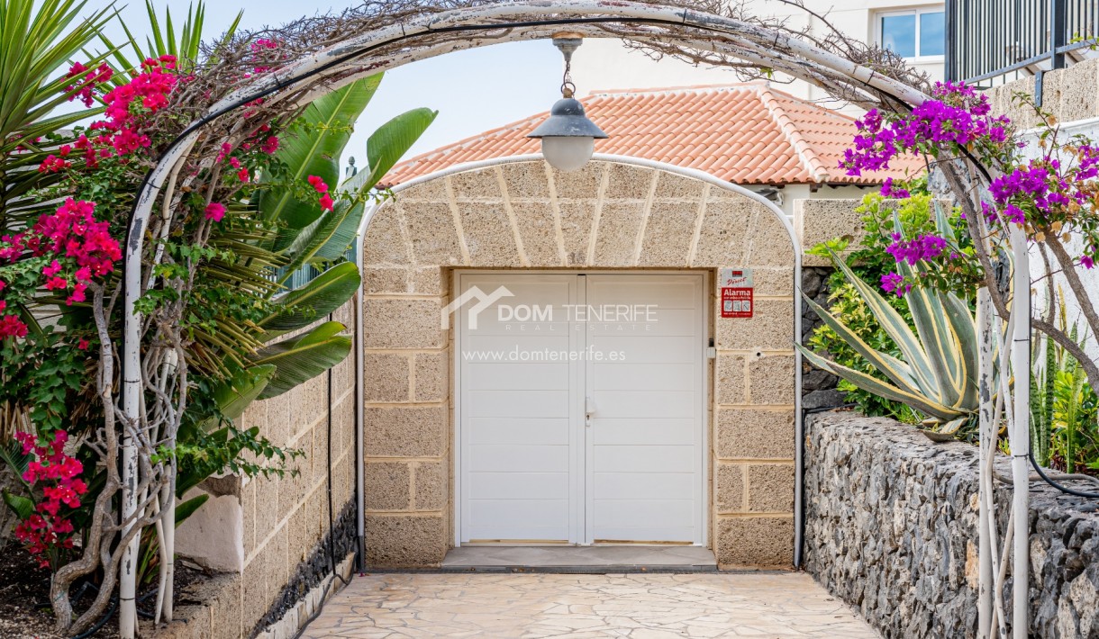 Villa Chayofa: exterior de la vivienda – villa en venta en Chayofa, Tenerife