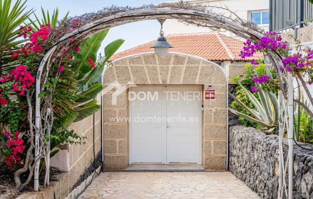 Villa Chayofa: exterior de la vivienda – villa en venta en Chayofa, Tenerife