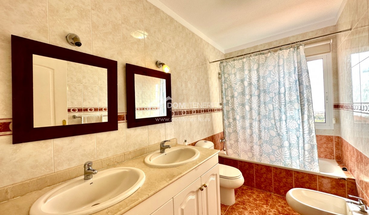 Long term rent - Townhouse -
Adeje - Roque del Conde